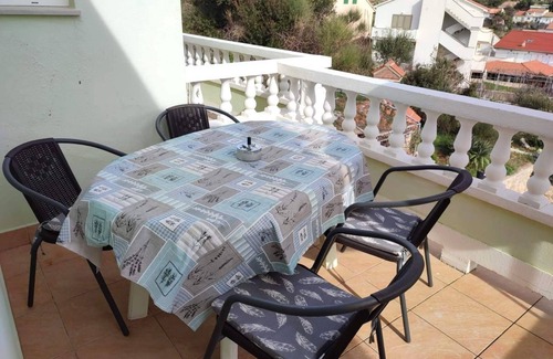 Palit Apartment | Two bedroom apartment with balcony Palit, Rab (A-22743-a)