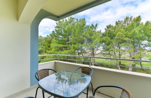 Vrsi Apartment | Two bedroom apartment with terrace Vrsi, Zadar (A-15944-a)