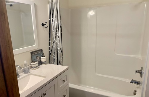 Pateros Apartment | Two Bedroom Apt. in Pateros- 18 mi to Chelan, 44 mi to Winthrop, River views!