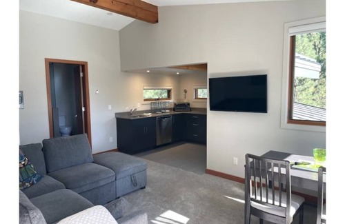 Okanagan-Similkameen Bed & Breakfast | Two Bedroom B&B in Naramata, BC.