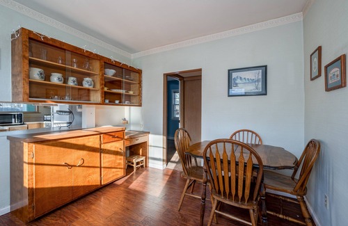 Coleraine House | Two Bedroom Cottage near Mt Itasca, Hodgins-Bernardo Arena, Eagle Ridge Golf Course & Trout Lake