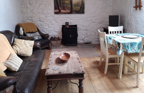 Jamestown House | Two bedroom cozy cottage in the Sliabh An Larainn mountains with stunning views