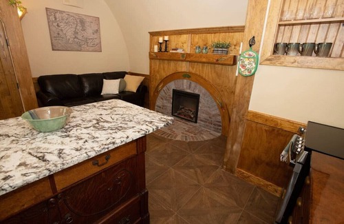 Springvale RV Rental | Two bedroom earth house in United States of America, Sanford