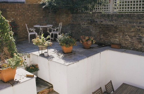 Town Apartment | Two bedroom garden flat in Fulham close to transport and shops.
