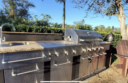 River Ranch House | Two bedroom Glamping RV fully stocked/ golf cart