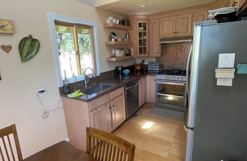 Glen Ellen House | Two-bedroom House with Wrap-Around Deck & Garden - Super Amenities