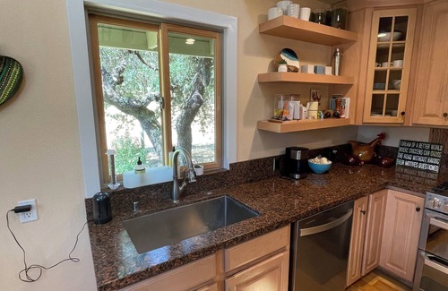 Glen Ellen House | Two-bedroom House with Wrap-Around Deck & Garden - Super Amenities