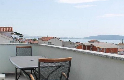 Kastela Apartment | Two bedroom apartment with balcony and sea view Kaštel Kambelovac, Kaštela (A-21372-c)