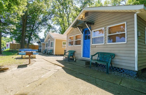 Monticello Cabin | Two Bedroom - Lakeview Cabins - These lovely two-bedroom cabins create the ideal lake life vacation setting! Overlooking Lake Shafer and 1/4 mile away from Indiana Beach Amusement Park. 500 sq ft features two (2) full beds and one (1) futon - sleeps