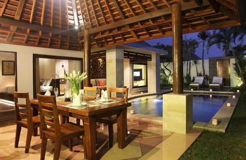 Seminyak Villa | Two Bedroom Private Pool ROOM ONLY for 4- FREE WIFI