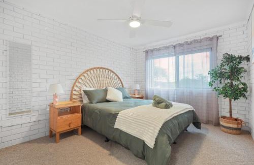 Maroochydore Apartment | Two bedroom river view unit with pool