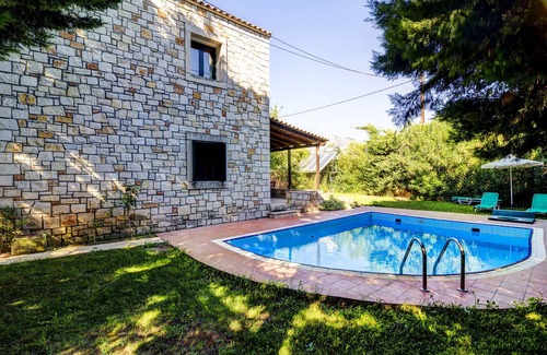 Pendamodi Villa | Two bedroom traditional villa with private pool