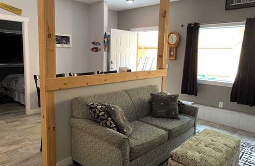 Robson Bed & Breakfast | Two bedroom vacation suite on Lower Arrow Lake near Castlegar, BC.