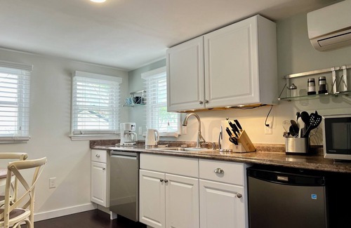 Ocean Grove Cottage | Two blocks from the beach!nSleeps 2, 1 bedroom, 1 bathroom