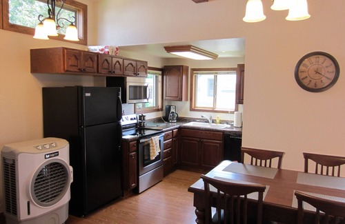 Custer House | Two Blocks from Downtown Custer-SHOP, EAT, EXPLORE