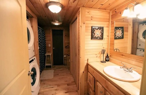Abingdon Cabin | Two BR Cabin next to Creeper Trail