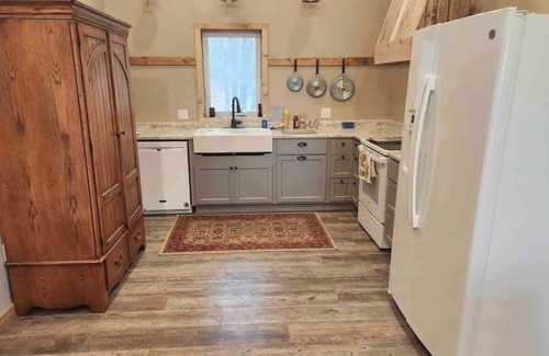 Lyndon Station Cabin | Two Crows Cabin Summa