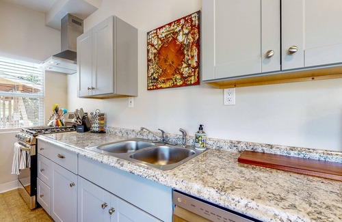 Fallbrook House | Two dog-friendly homes close to wine country with trail access