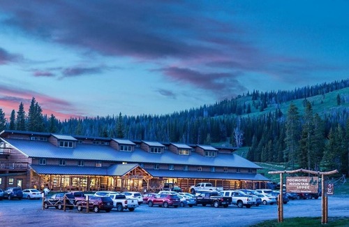Moran Hotel | Two Enchanting Mountain Cabin with Lodge Feel | Close to Yellowstone