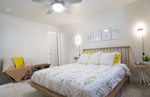 Caldwell House | TWO Houses NEXT DOOR! 6bed/4bath Sleeps 16 total!