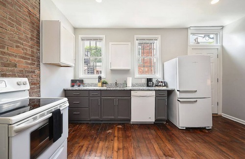 East Allegheny House | Two King Beds ★ Rowing/Crew-Themed ★ Walkable!
