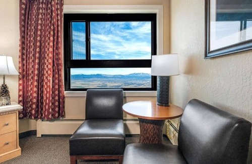 Tahoe Village Hotel | Two Kitchen-Equipped Villa w/Pools, Sauna, Sports Courts & On-Site Dining