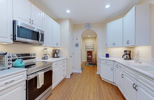 The Commons House | Two-level Bayside Resort house with heated pool, hot tub, fireplace & AC