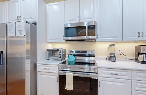 The Commons House | Two-level Bayside Resort house with heated pool, hot tub, fireplace & AC