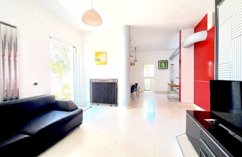 Taranto Villa | Two minutes from the sea | absolute silence | garden with hammock | full kitchen.