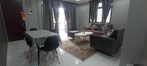 Kampong Raja House | Two One Homestay