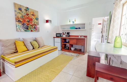 Caye Caulker House | Two open, tropical studios w/WiFi, partial AC & great location near the beach