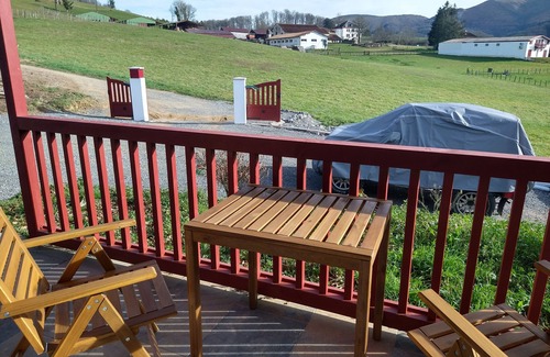 Bustince-Iriberry Apartment | Two pers Studio Adèle - view of the Pyrenees - 7km from Saint-Jean-Pied-de-Port.