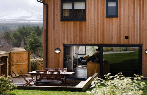 Glenmore Cottage | Two Queens Houses - a house that sleeps 10 guests in 5 bedrooms