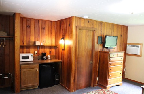 Cherokee Hotel | Two Rivers Lodge