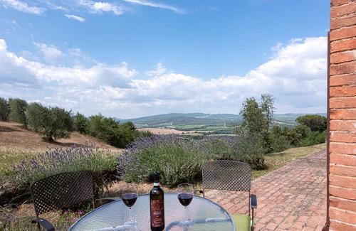 Civitella Paganico Apartment | Two-room apartment with Veranda and one bedroom near Montalcino