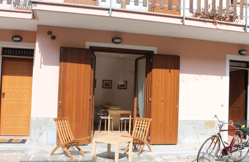 Calizzano Apartment | Two-room apartment with private garden