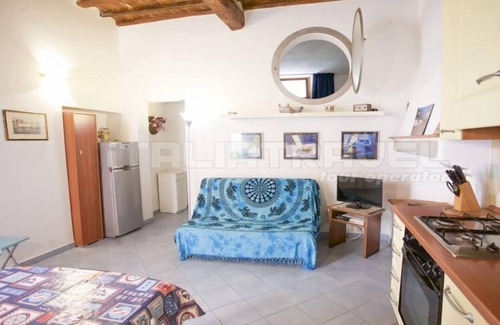 Portoferraio Old Town Apartment | Two-room apartment Piazza al Fico 2/4 Beds in the historic center of Portoferraio