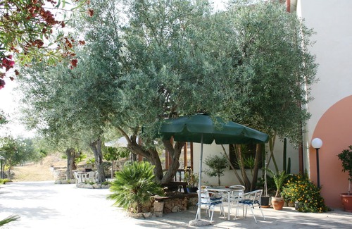 Noto House | Two-room apartment with internal veranda, two steps away from known, surrounded by greenery
