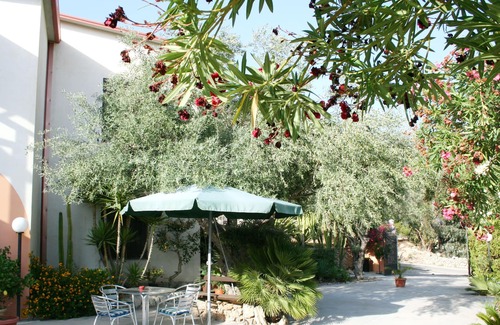 Noto House | Two-room apartment with internal veranda, two steps away from known, surrounded by greenery