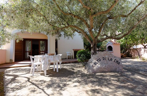 Agrustos House | Two-room apartment with independent garden.