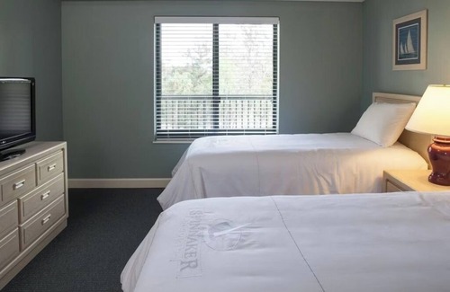 Hilton Head Resort | Two Room: Bright and Airy 3BR Vacation Home with Pool, Tennis Courts and Kitchen