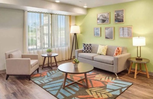 Austin Hotel | Two Spacious Room Near UT Austin w/Full Kitchen – Ideal for Students & Families