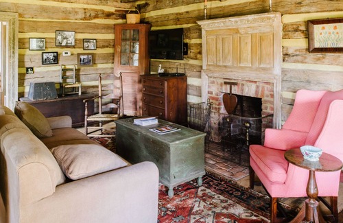Earlysville Cabin | Two Stone Row: Emily`s Cabin | 1Bed, 1 Bath