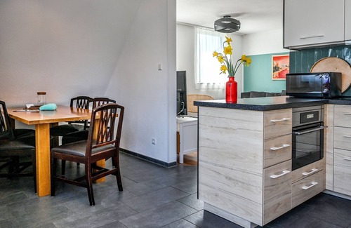 Waggershausen Apartment | Two-storey apartment with plenty of space in the living room/kitchen, close to the playground