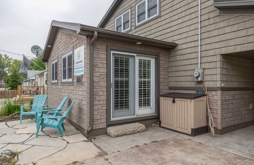 Port Stanley House | Two Storey on Bessie - only a minute walk to the Beach!