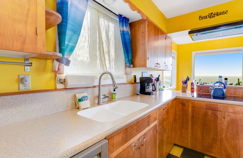 Oceanside House | Two-story beach house with an ocean view, furnished deck, & washer/dryer