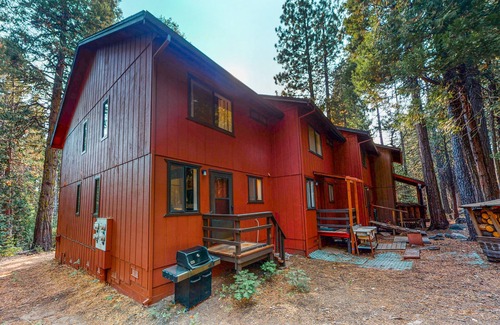 Camp Connell Condo | Two-story dog-friendly condo with balcony, washer/dryer, & full kitchen