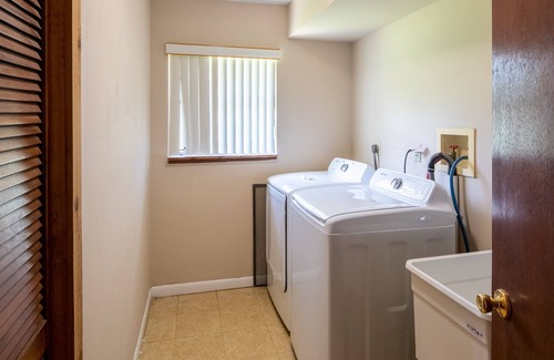 Loxahatchee Groves Other | Two-story, dog-friendly farmhouse with a lotus pond, washer/dryer, & WiFi