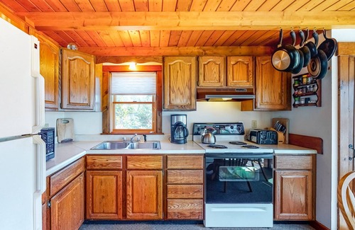 Port Clyde House | Two-story, dog-friendly home with deck & bay views- near the ocean