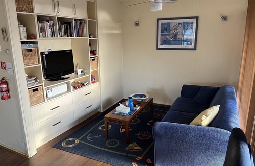 Cowes House | Two story, modern 70's, pet friendly, beach house. Close to track & beach(300m)